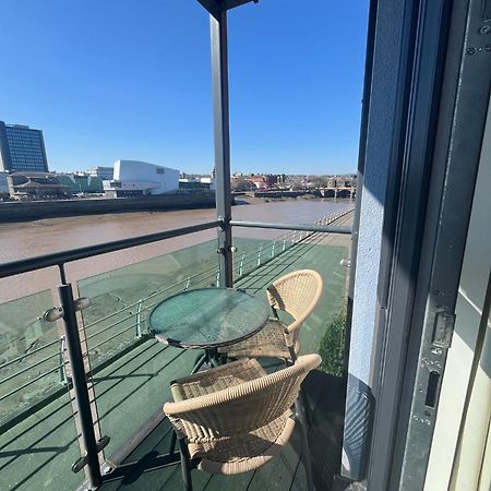 Luxury Riverside 2 Bedroomed Apartment With Balcony Newport  Eksteriør billede
