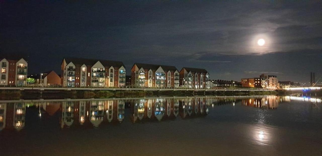 Luxury Riverside 2 Bedroomed Apartment With Balcony Newport  Eksteriør billede