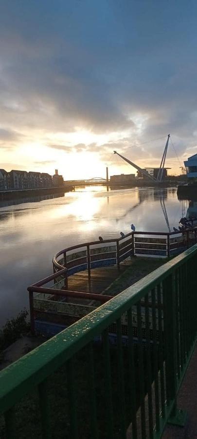 Luxury Riverside 2 Bedroomed Apartment With Balcony Newport  Eksteriør billede
