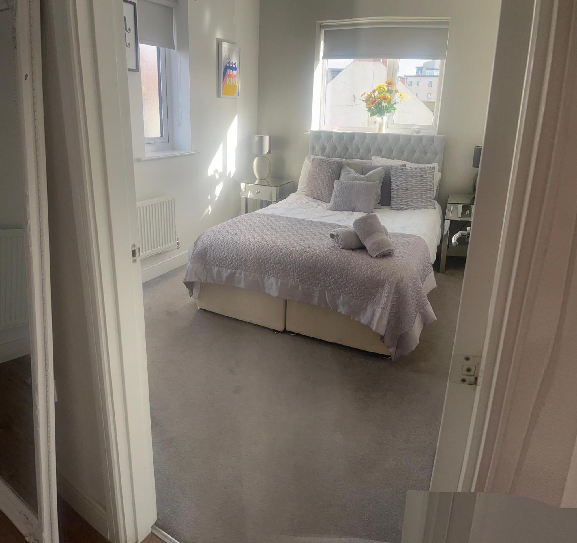 Luxury Riverside 2 Bedroomed Apartment With Balcony Newport  Eksteriør billede