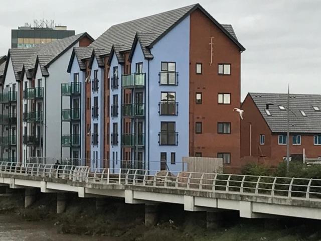 Luxury Riverside 2 Bedroomed Apartment With Balcony Newport  Eksteriør billede