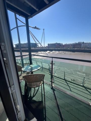 Luxury Riverside 2 Bedroomed Apartment With Balcony Newport  Eksteriør billede