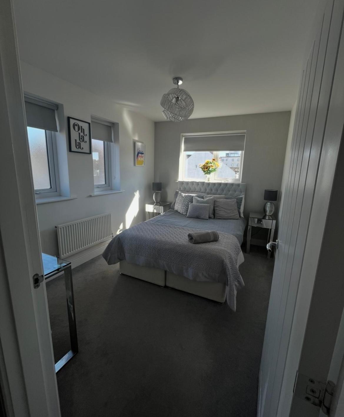 Luxury Riverside 2 Bedroomed Apartment With Balcony Newport  Eksteriør billede