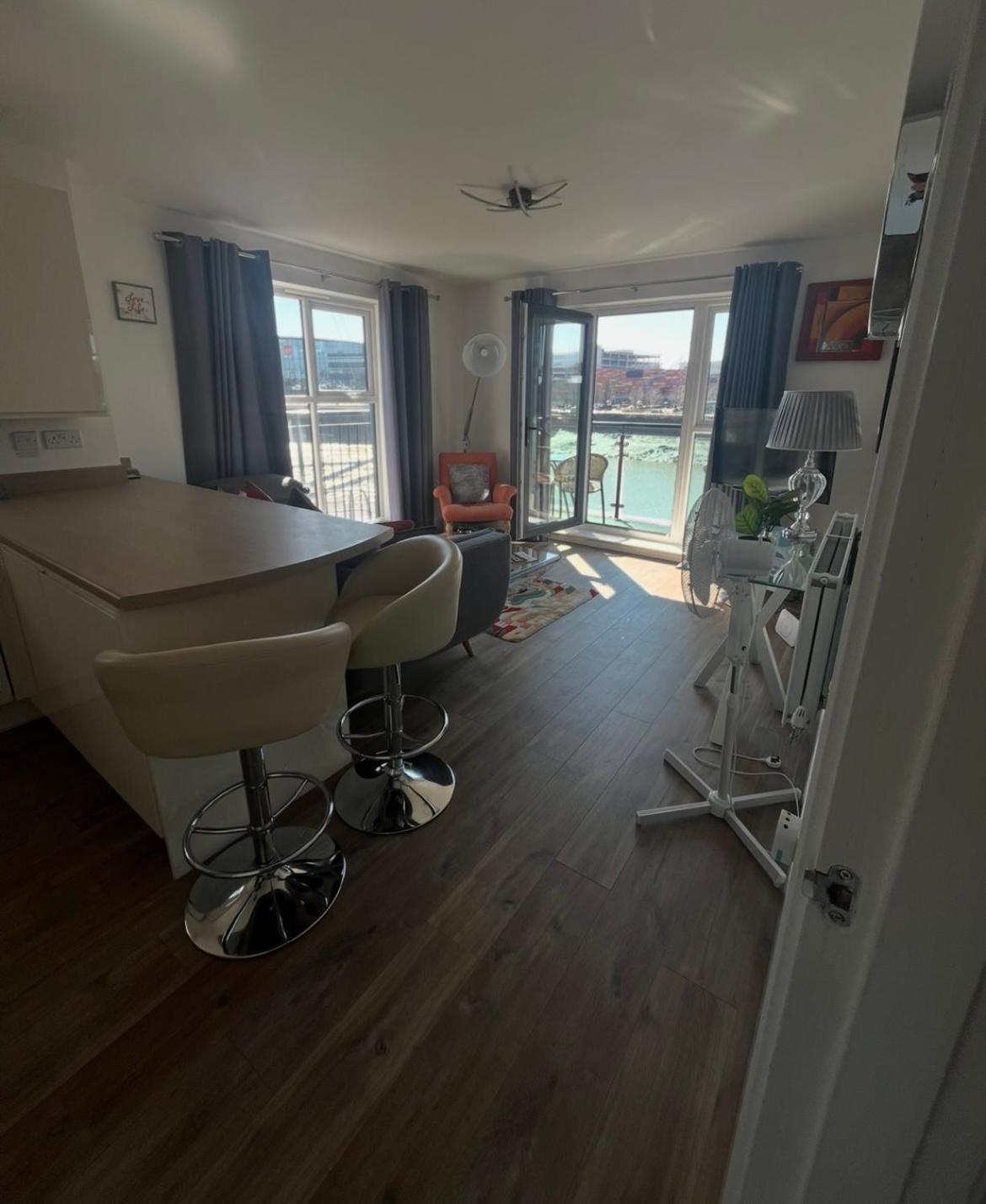 Luxury Riverside 2 Bedroomed Apartment With Balcony Newport  Eksteriør billede
