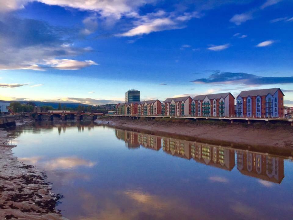 Luxury Riverside 2 Bedroomed Apartment With Balcony Newport  Eksteriør billede