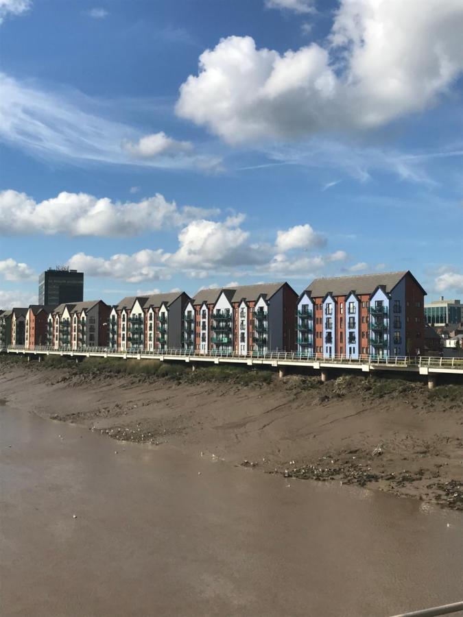 Luxury Riverside 2 Bedroomed Apartment With Balcony Newport  Eksteriør billede